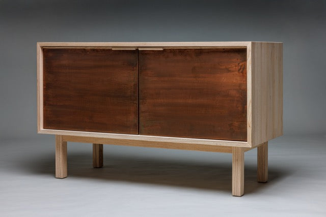 Sideboard aus Massivholz mit Kupferfront oder Messingfront– handgefertigt im Christoph Steiger Studio.