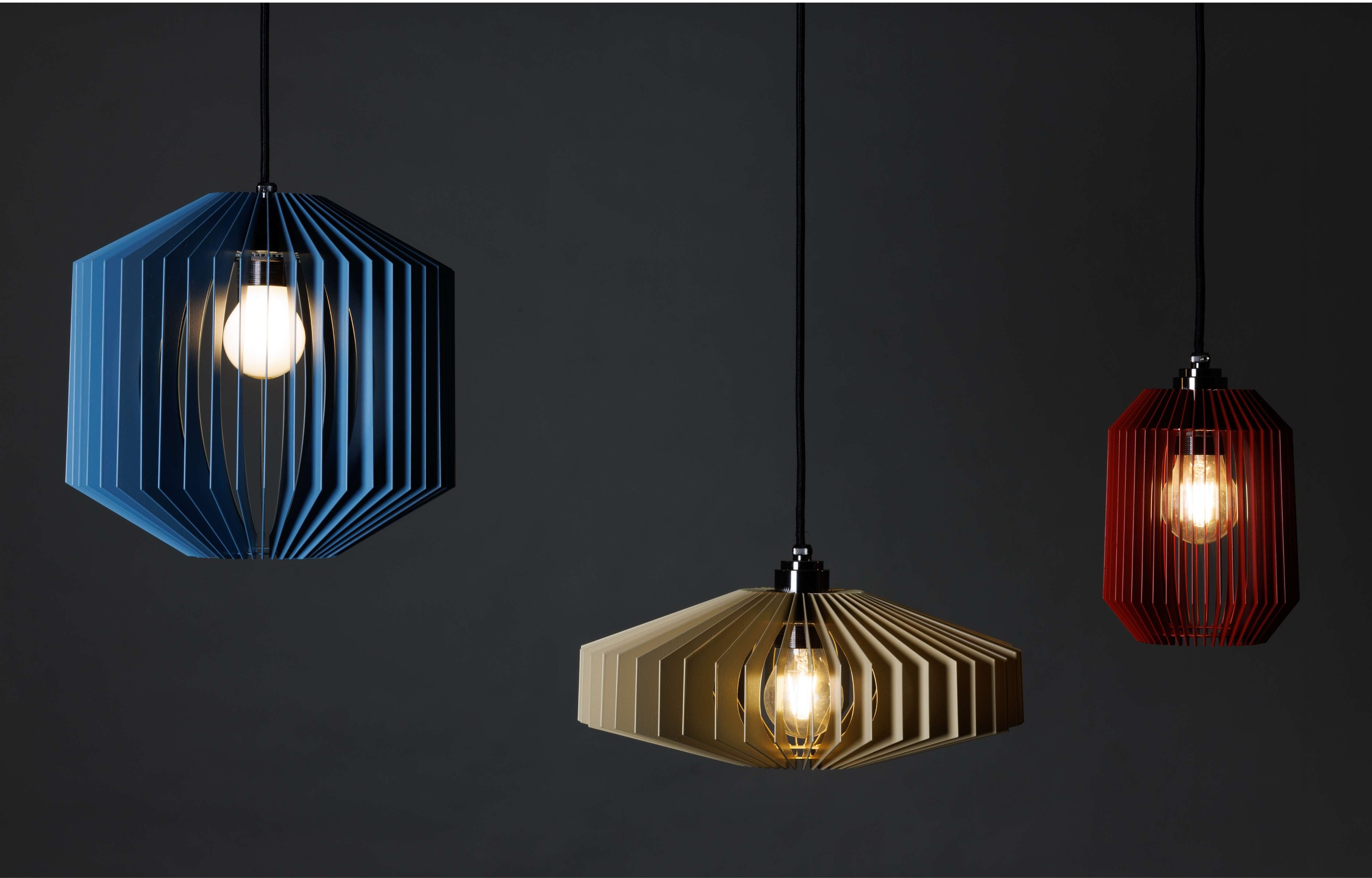 Offene Lamellenleuchte mit stimmungsvollem Licht für Wohnzimmer & Küche von Christoph Steiger Studio.