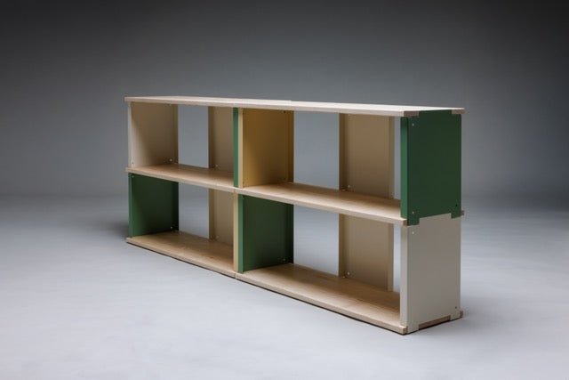 Modulares Regalsystem aus Eiche oder Esche & farbigem Stahl – Christoph Steiger Möbeldesign.