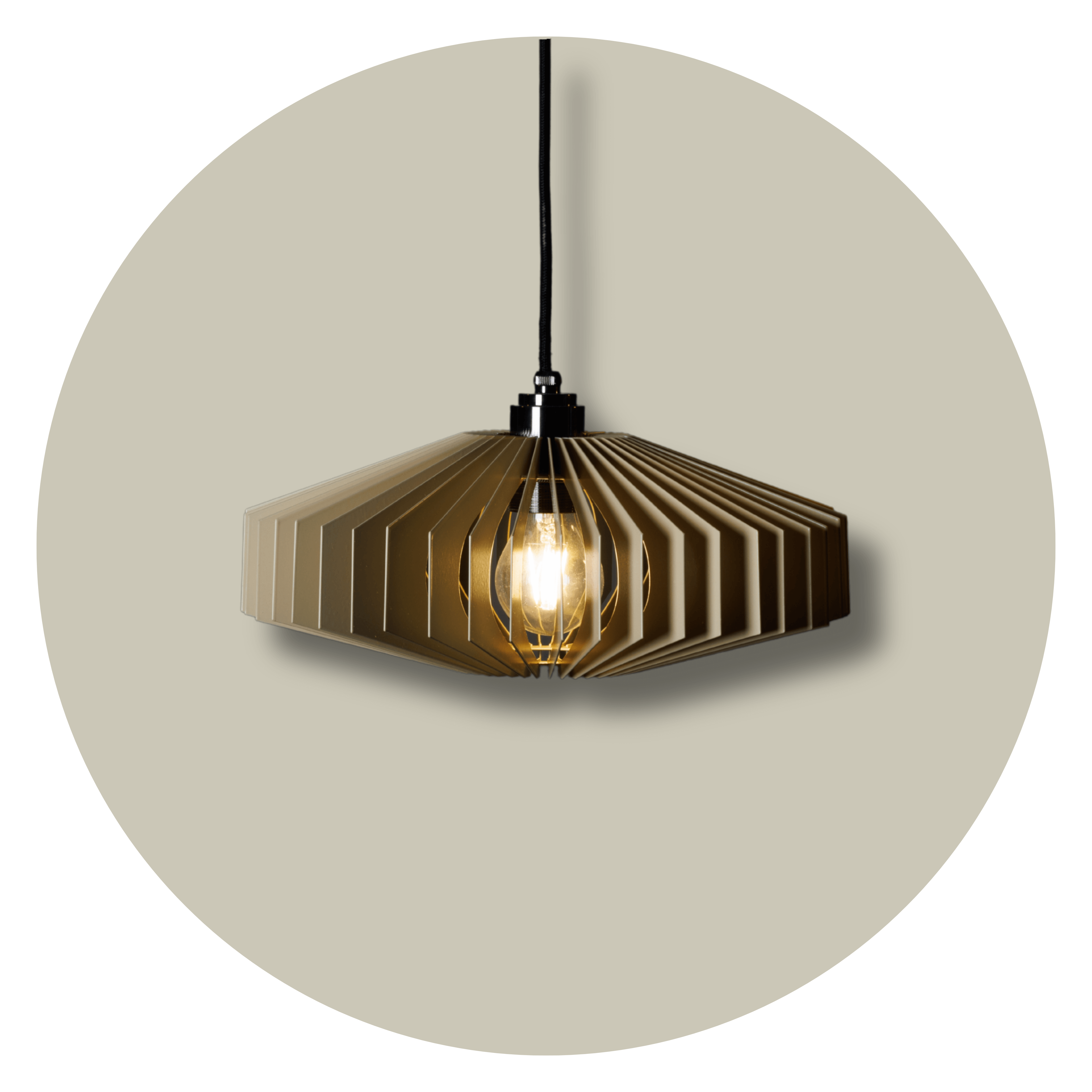 Offene Lamellenleuchte mit stimmungsvollem Licht für Wohnzimmer & Küche von Christoph Steiger Studio.